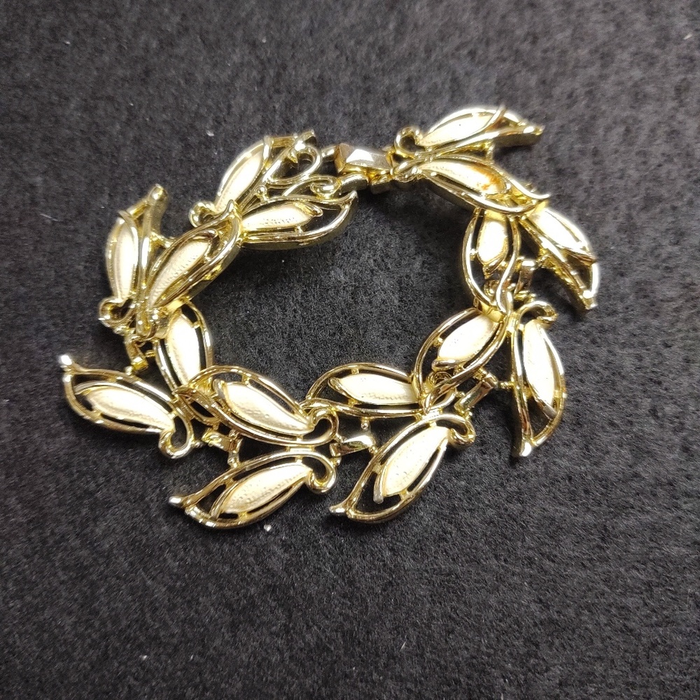 Vintage Sarah Coventry bracelet